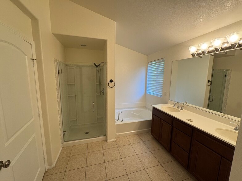 Primary bath - 31439 Arena Dr