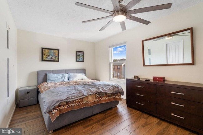 Building Photo - 520 Kingdom Ct