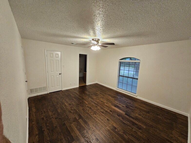 Building Photo - 224 Simmons Dr