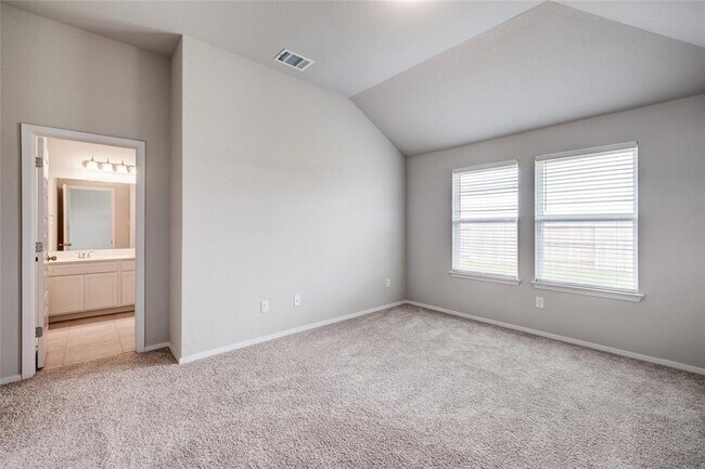 Building Photo - 120 Lyndon Dr