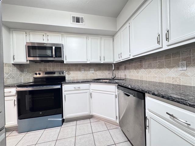 Building Photo - 15151 Berry Trail