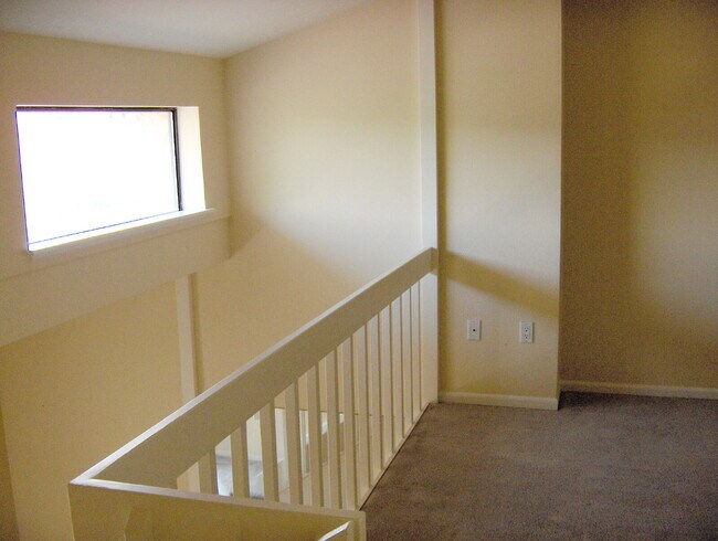 Building Photo - "Charming 2-Bed, 2-Bath Condo Retreat in B...