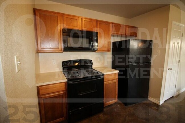 Building Photo - 4008 Cambridge Dr