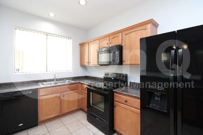 Building Photo - 8147 W Lynwood St