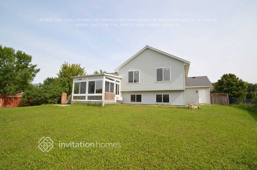 Building Photo - 26678 Oakridge Way