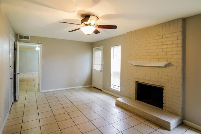 Building Photo - 10919 Skybird Dr