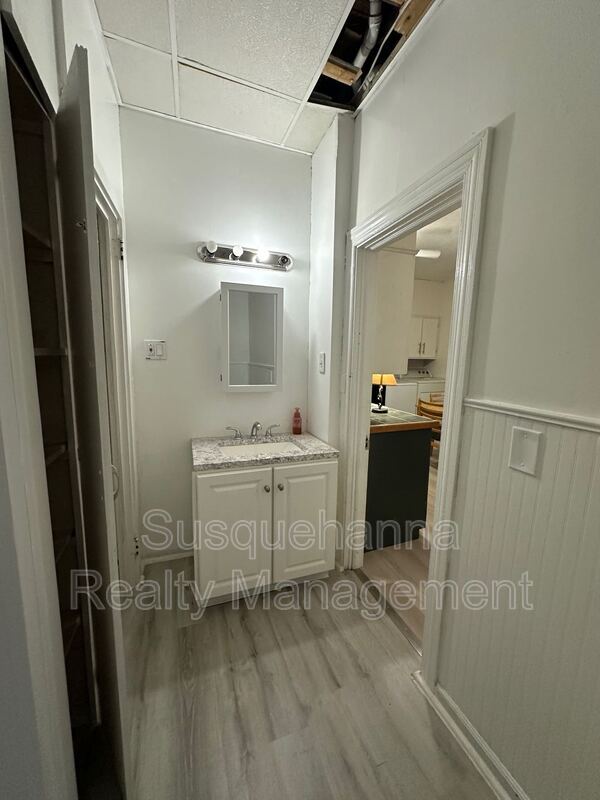 Building Photo - 2803 Canby St