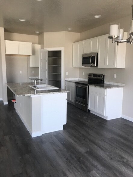 Kitchen - 3120 W Sunny Cove St