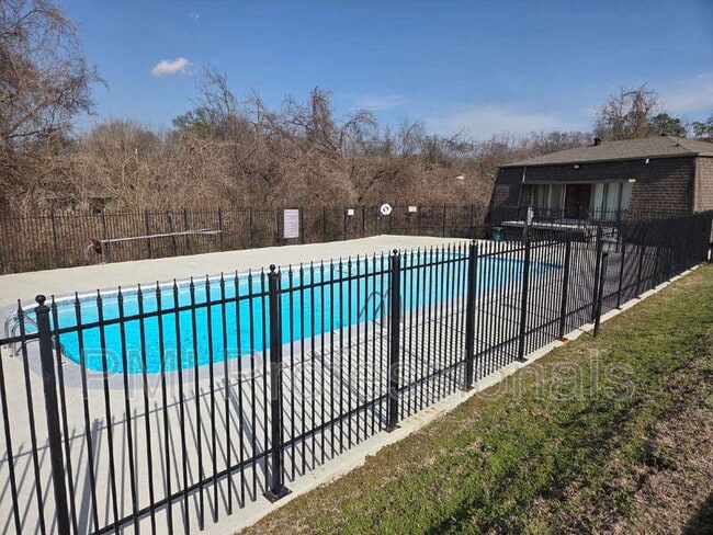 Building Photo - 2929 Selena Dr