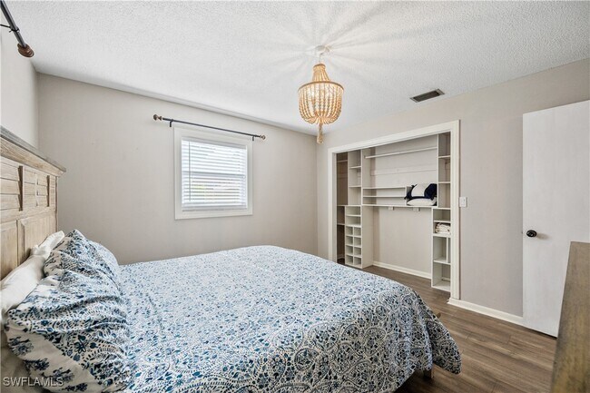 Building Photo - 27610 Roslin Dr