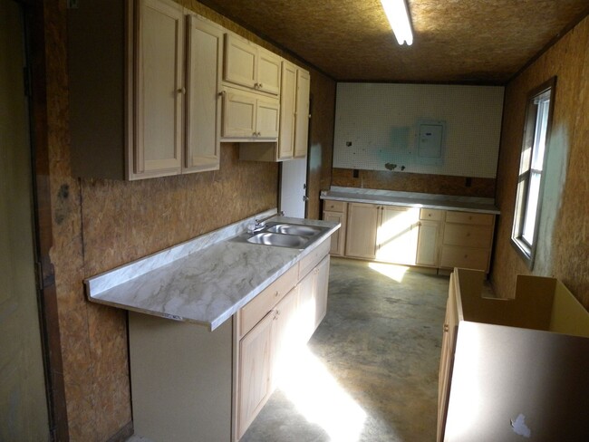 Building Photo - ***AVAILABLE NOW*** Country Setting No HOA