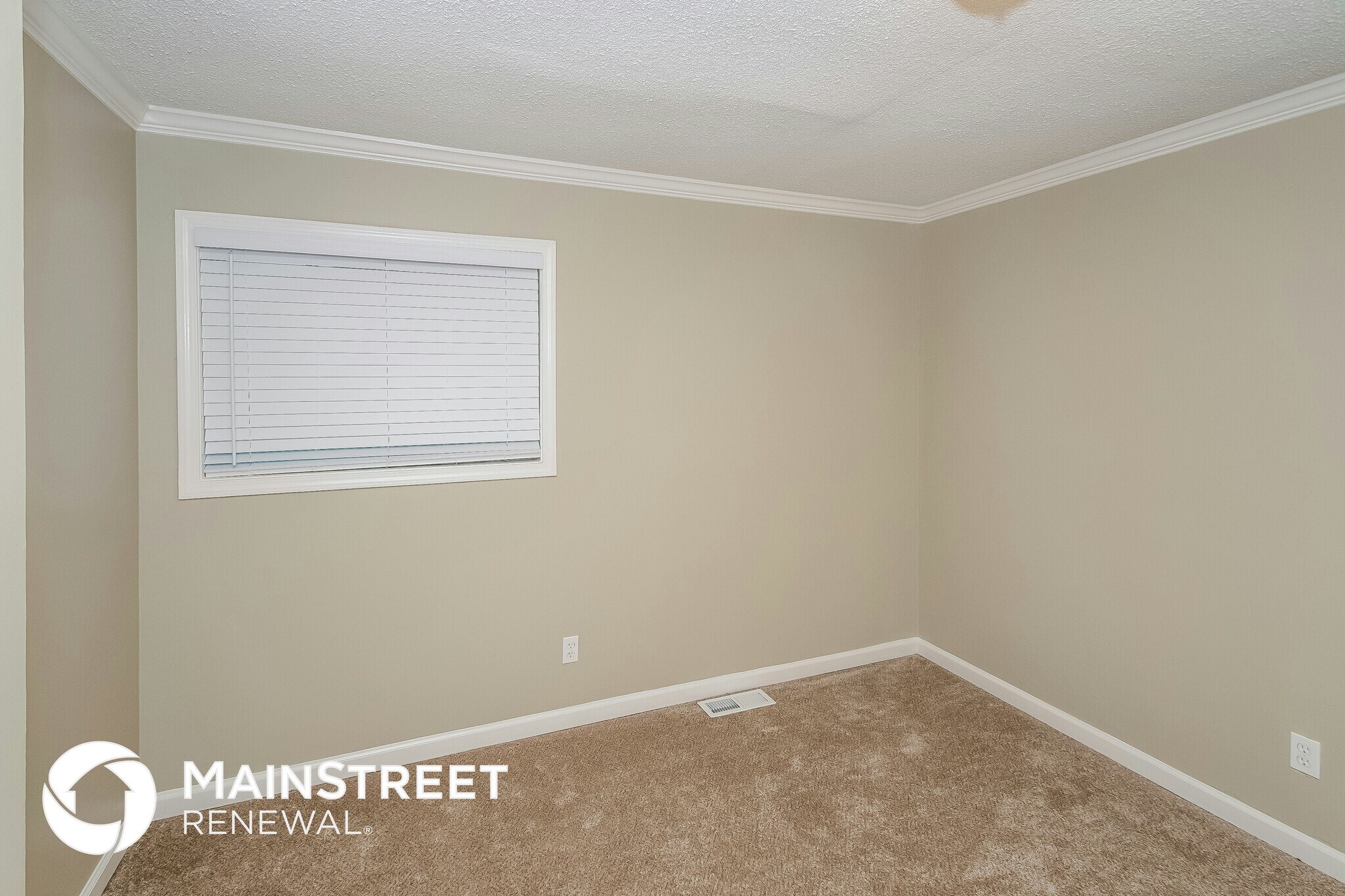 Building Photo - 1309 Lake Ln NE