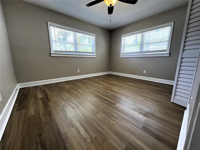 Building Photo - 3807 Belle Vista Dr E