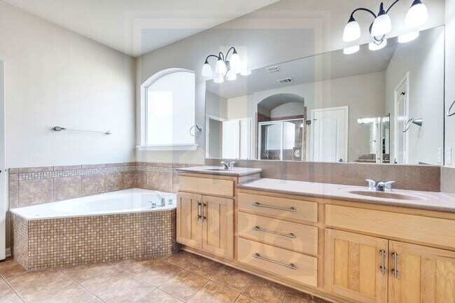 Building Photo - 150 Abbey Dr