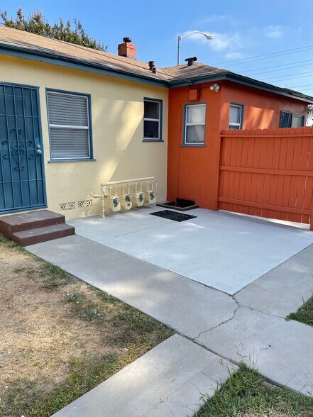 Building Photo - 4257 N Bellflower Blvd