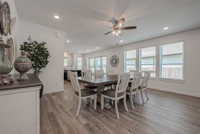 Building Photo - 430 W Cascade Heights Dr