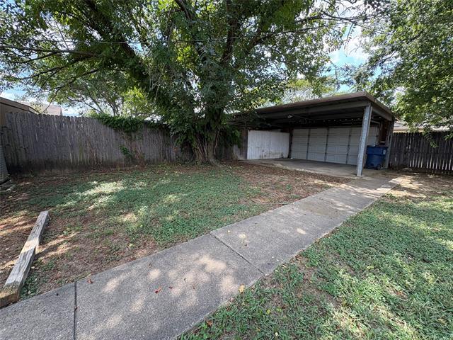 Building Photo - 1463 N Bluegrove Rd