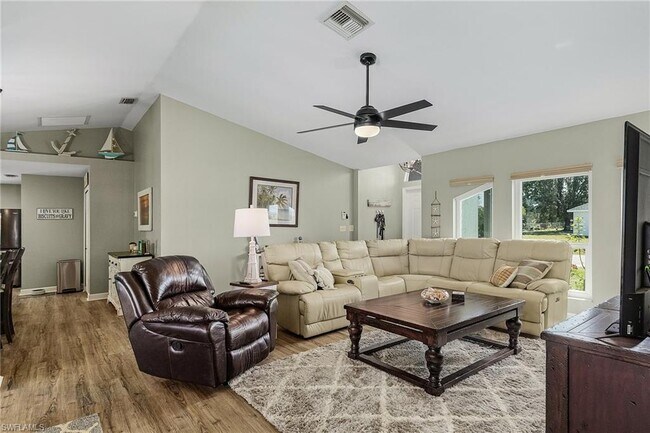 Building Photo - 703 NE 23rd Terrace