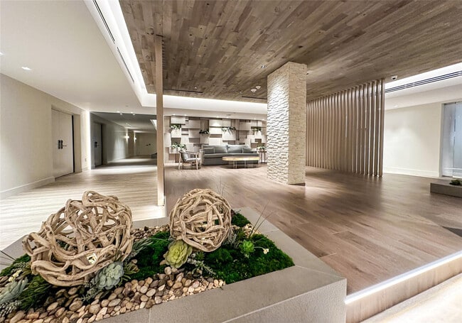 Building Photo - 2301 Collins Ave