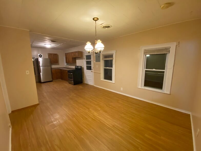 Building Photo - 301 McCool Ave