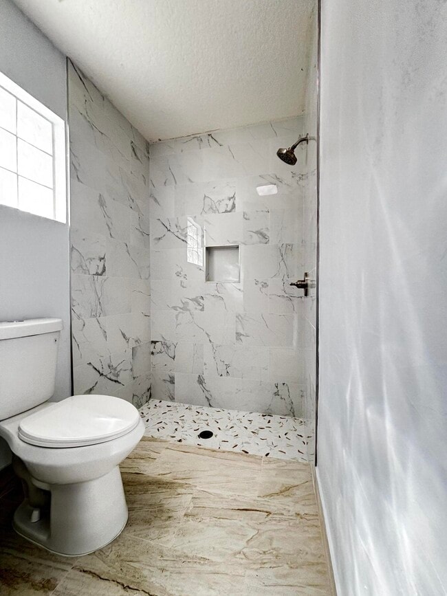 Building Photo - 5344 Edenwood Ln