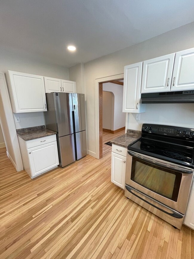 Building Photo - Available Sept 3! - Beautiful 4 Bed 3 Bath