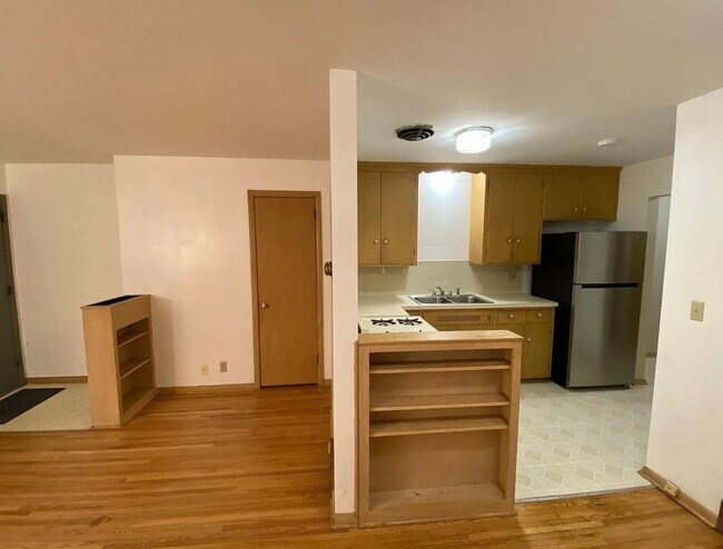 Building Photo - Beautiful Studio Apartment in Minneapolis - Available 7/24!