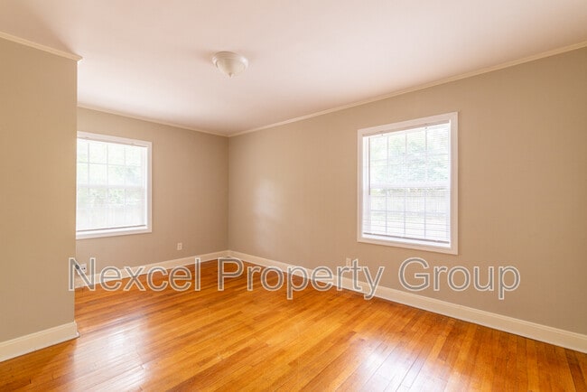 Building Photo - 376 N Graham St