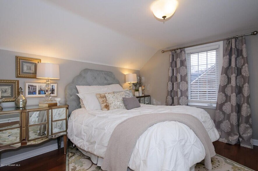 Upper level primary suite with attached full bath and walk-in closet - 728 12th Ave NE