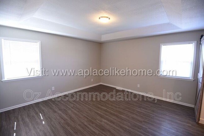 Building Photo - 1001 S Kenwood St