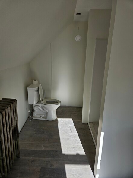 Bathroom - 34 Park St