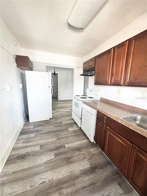 Building Photo - 704 Cordova Dr