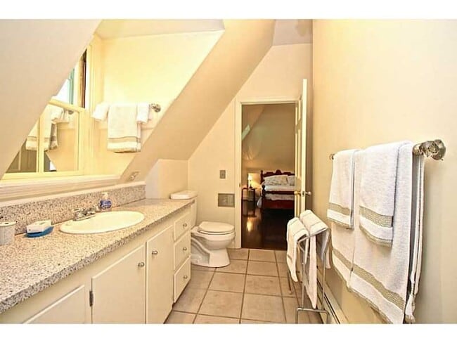 Building Photo - 434 Bellevue Ave