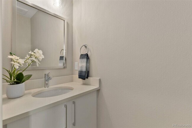 Building Photo - 521 S Main St