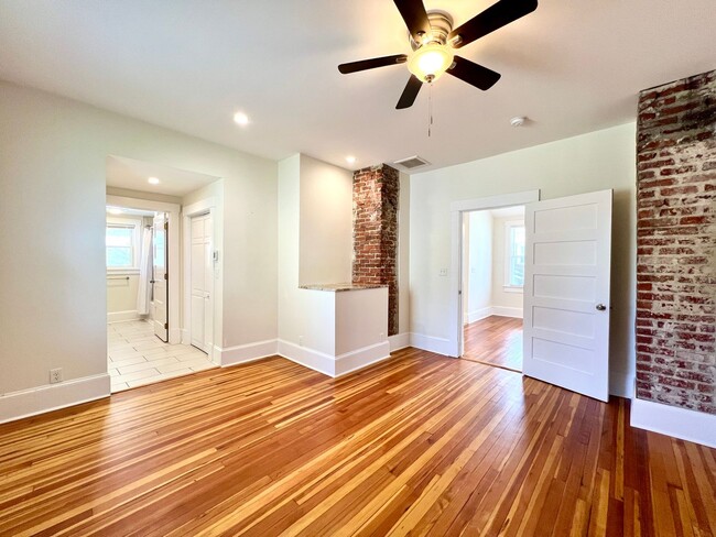 Building Photo - Charming 2 Bedroom Home - All utilities in...