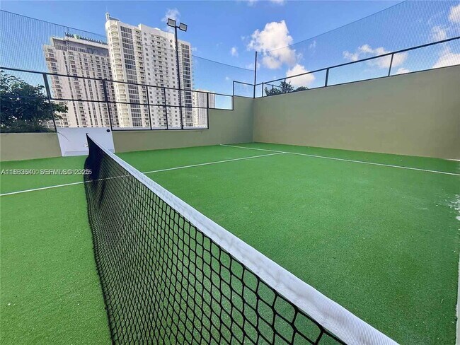Building Photo - Northeast 24th Street, Miami, FL 33137 - 3 BR 3 BA condo