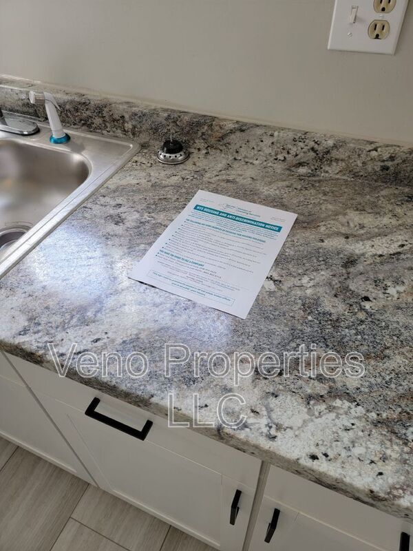 Building Photo - 1813 3rd Ave