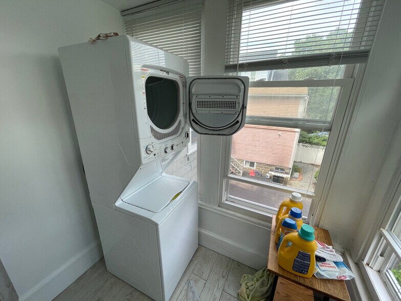 Building Photo - 42 Gorham St