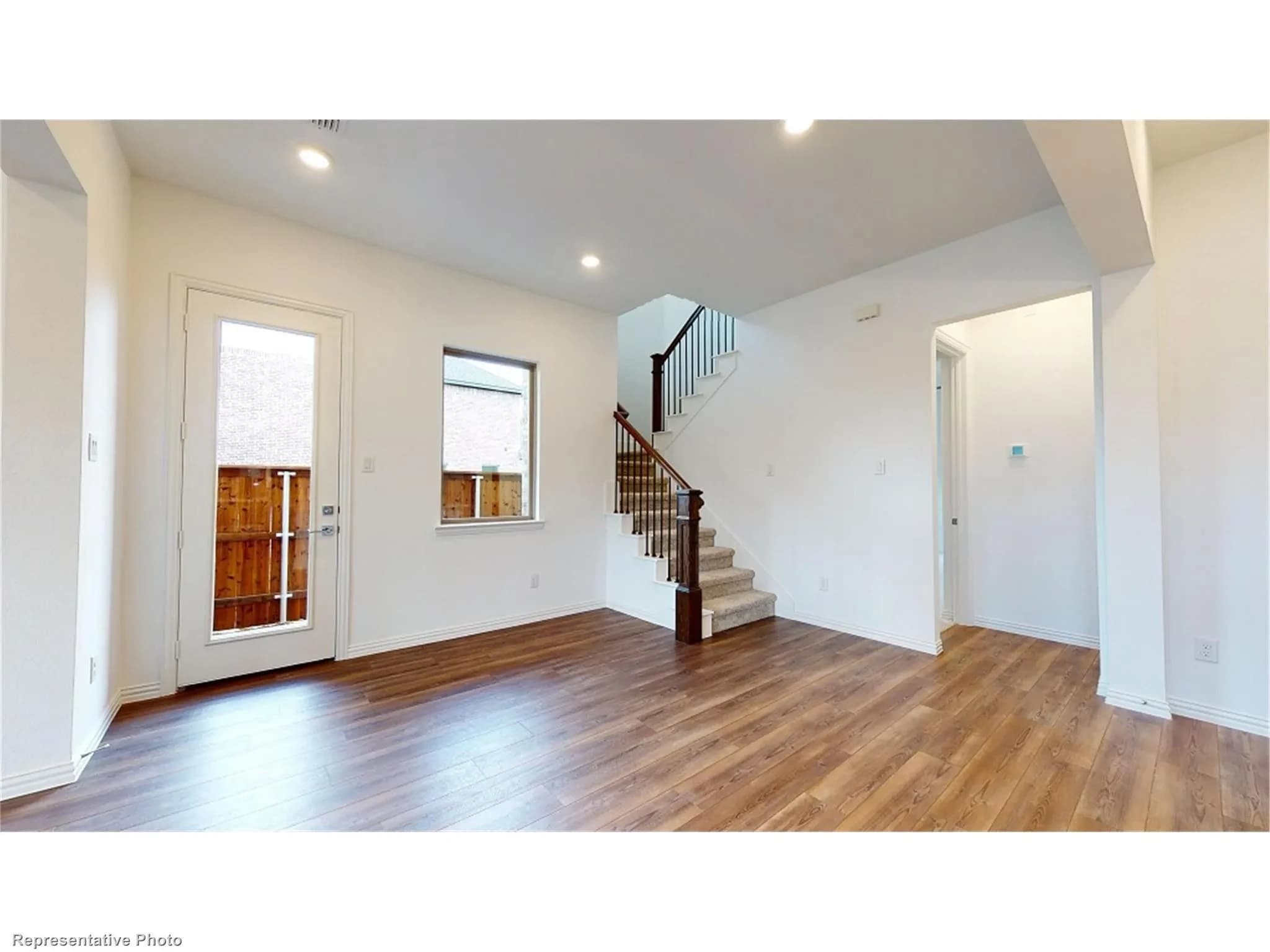 Building Photo - 904 Utica Dr