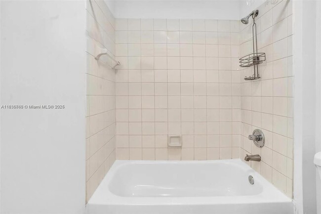 Building Photo - 6928 SW 39th St