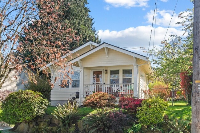 Building Photo - 840 N Farragut St