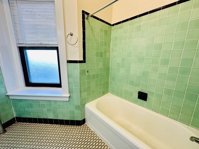 Building Photo - 504 Beacon St