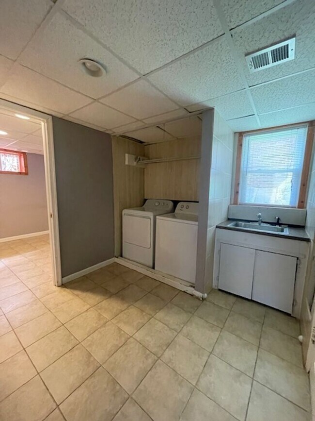 Building Photo - CHARMING BRICK COLONIAL HOME IN ROCKVILLE, CLOSE TO METRO AND ROCKVILLE TOWN CENTER