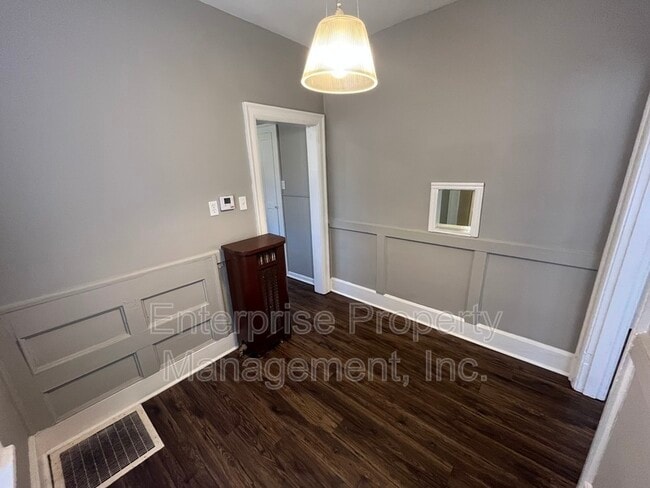 Building Photo - 836 Maury St