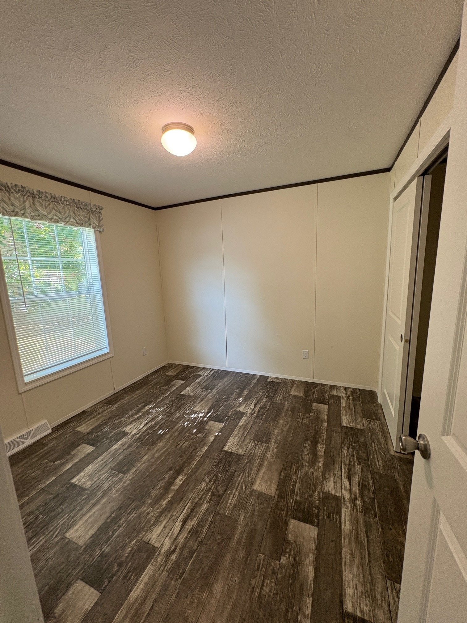 Building Photo - 16 Doe Dr