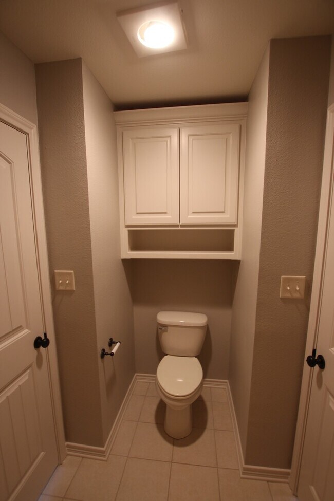 Building Photo - Coming Soon! Luxurious 3 Bed 2.5 Bath Rent...