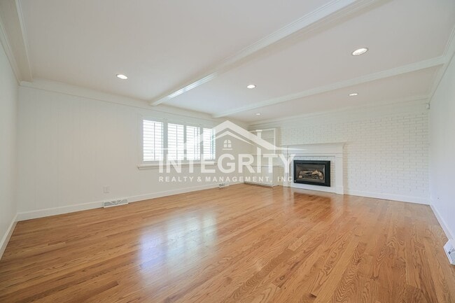 Building Photo - 5051 W Portland Dr