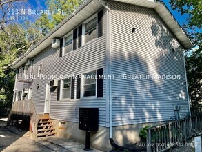 Building Photo - AUGUST MOVE-IN / Large 4 Bedroom Flat - Gr...