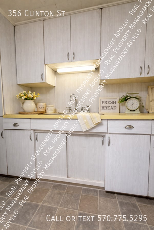 Building Photo - 356 Clinton St