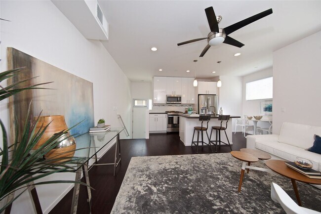 Building Photo - Beautiful 2-Bedroom Townhome in Hillcrest with Private Balconies & Attached Garage
